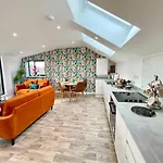 Апартаменты Minster Peek With Free Parking *