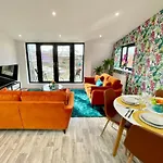 Апартаменты Minster Peek With Free Parking *