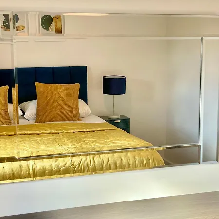 Minster Peek With Free Parking