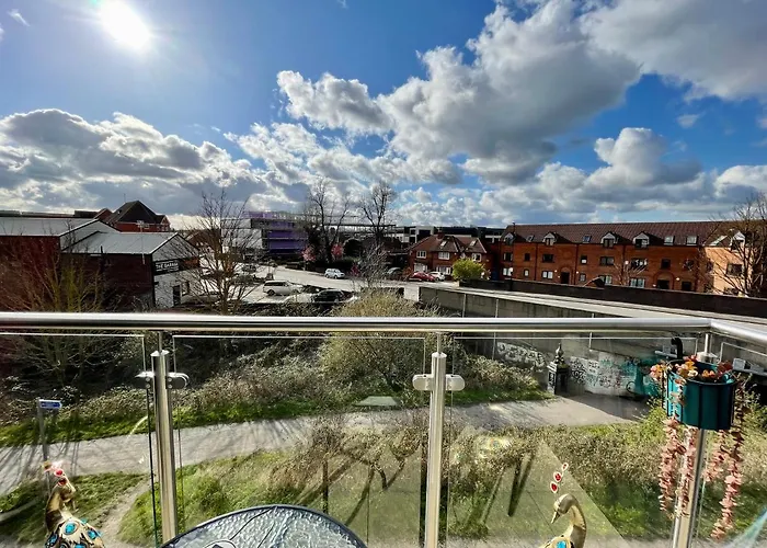 Minster Peek With Free Parking