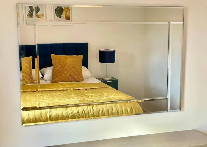 Minster Peek With Free Parking