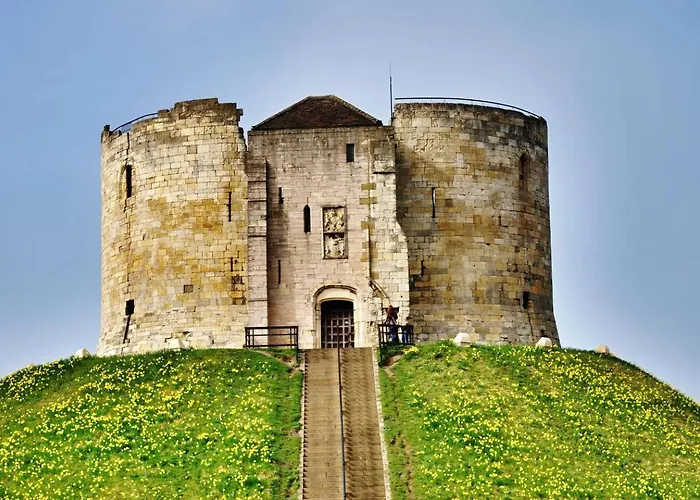 Minster Peek With Free Parking