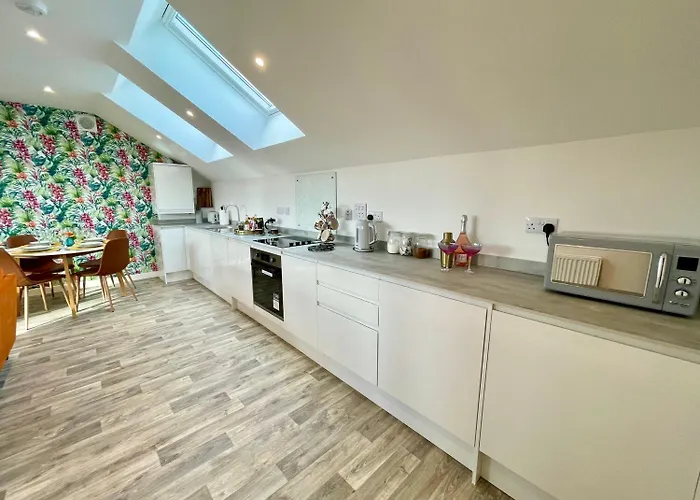 Minster Peek With Free Parking