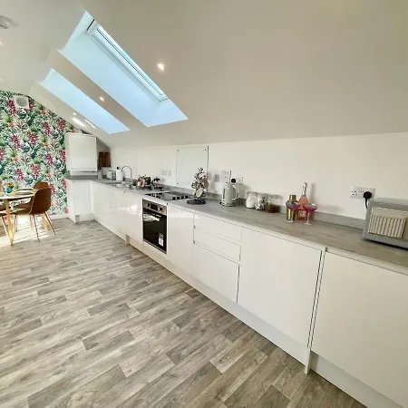 Minster Peek With Free Parking *