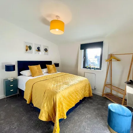 Minster Peek With Free Parking *