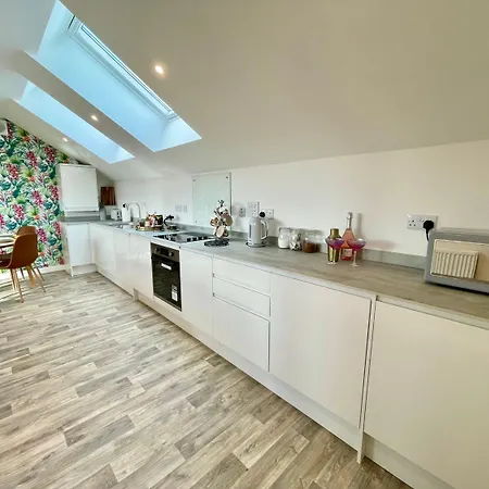 Minster Peek With Free Parking