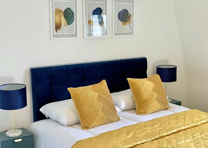 Minster Peek With Free Parking *